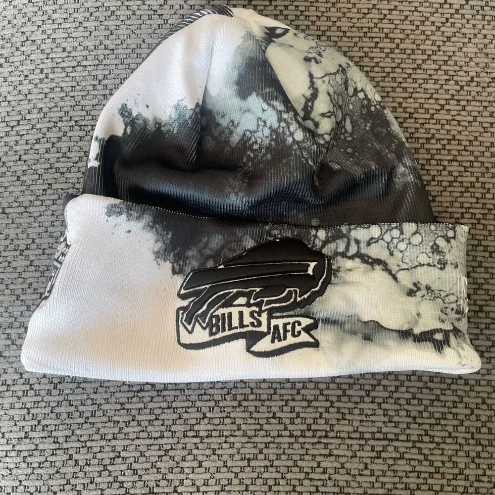 Men's Buffalo Bills New Era Black 2022 Sideline Ink Dye Tonal Cuffed Knit Hat